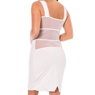 Robe d\'été sensuelle et habillée blanche